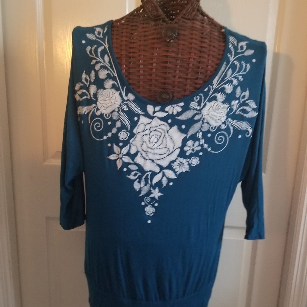 Andrea Missy Pullover Floral Top - Picture 3 of 8